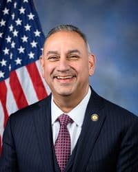 Official portrait of Gilbert Cisneros